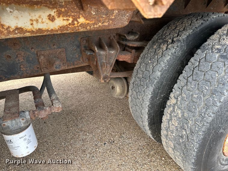 image for item NT9236 1996 International  4900 dump truck