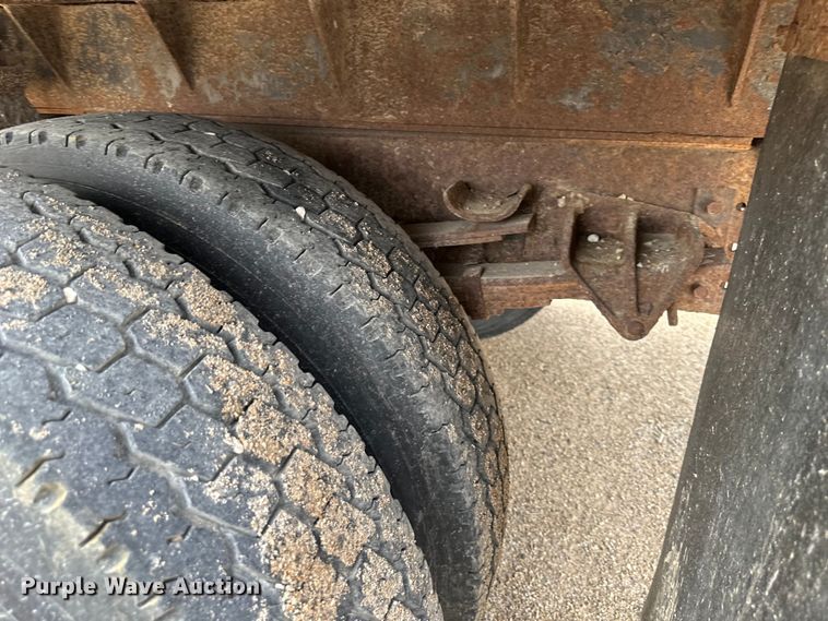 image for item NT9236 1996 International  4900 dump truck