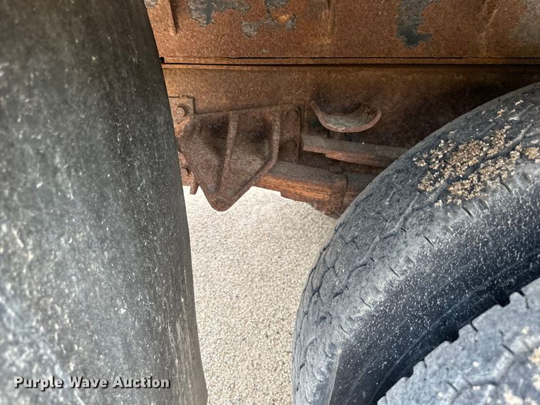 image for item NT9236 1996 International  4900 dump truck