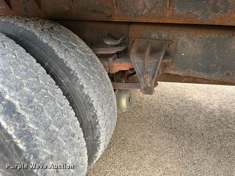 image for item NT9236 1996 International  4900 dump truck