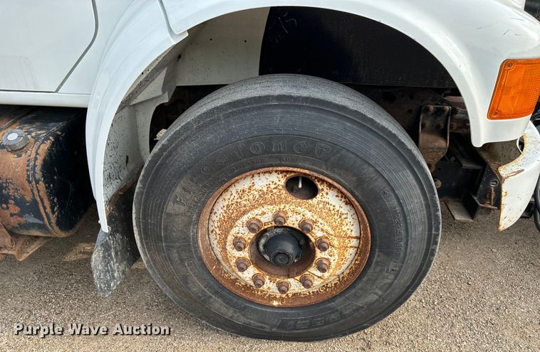 image for item NT9236 1996 International  4900 dump truck