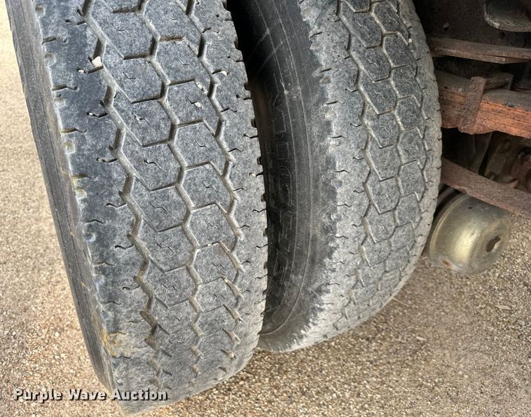 image for item NT9236 1996 International  4900 dump truck