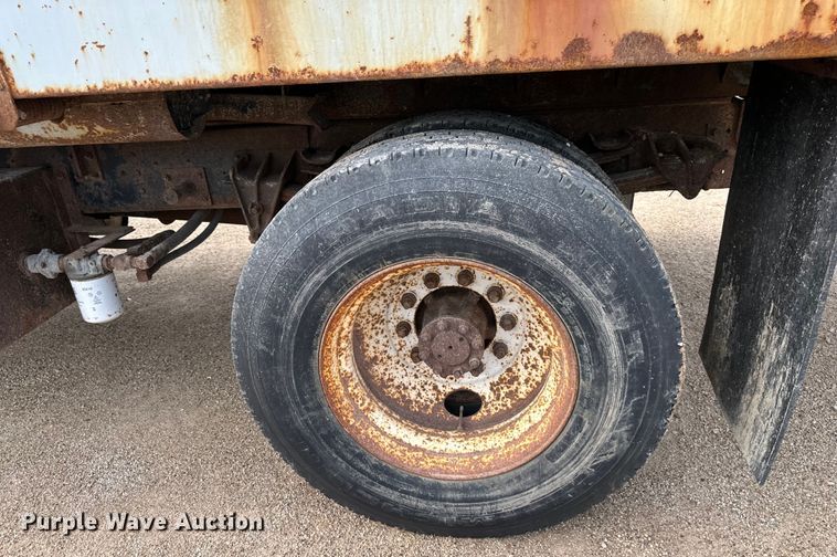 image for item NT9236 1996 International  4900 dump truck