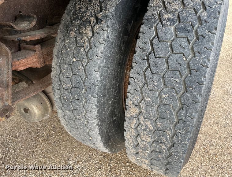 image for item NT9236 1996 International  4900 dump truck