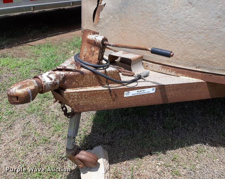 image for item NU9791 1998 WW livestock trailer