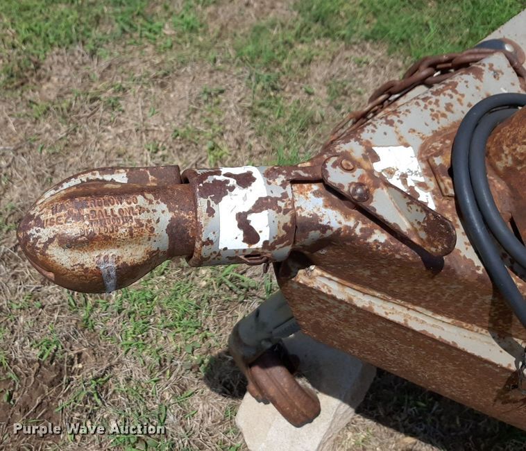 image for item NU9791 1998 WW livestock trailer