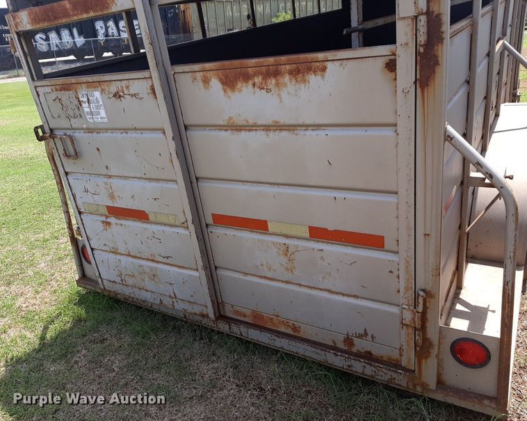 image for item NU9791 1998 WW livestock trailer