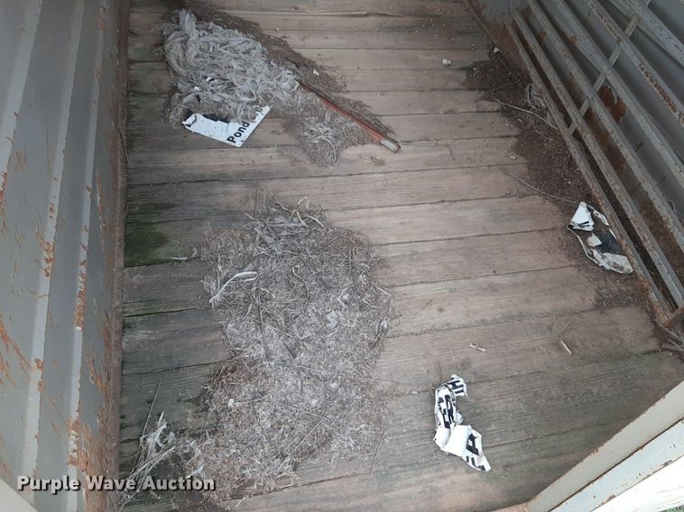 image for item NU9791 1998 WW livestock trailer