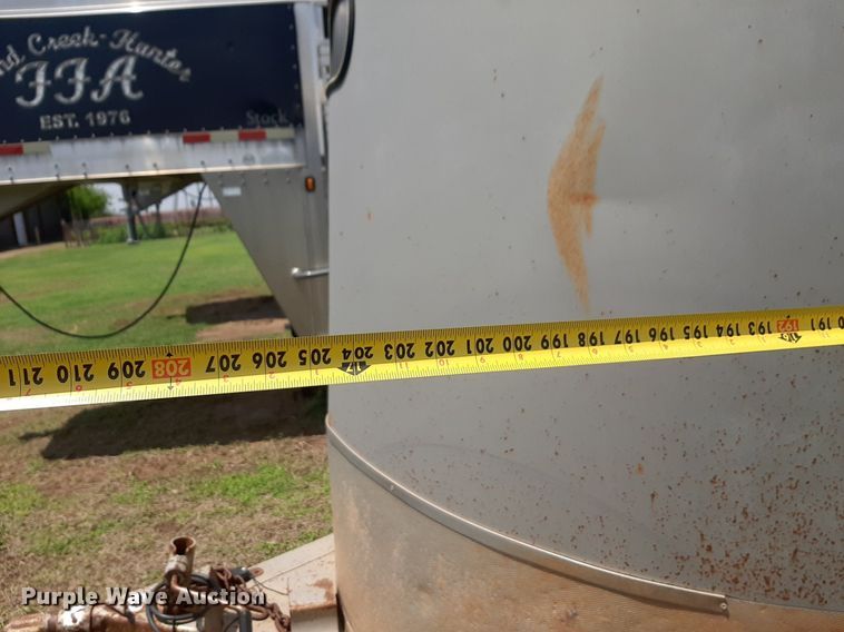 image for item NU9791 1998 WW livestock trailer