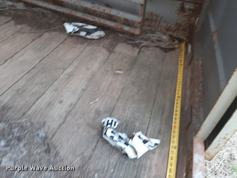 image for item NU9791 1998 WW livestock trailer