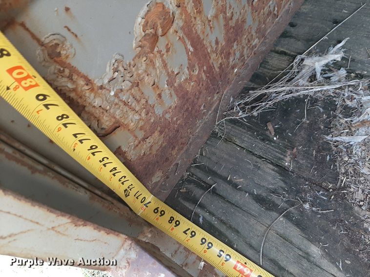 image for item NU9791 1998 WW livestock trailer