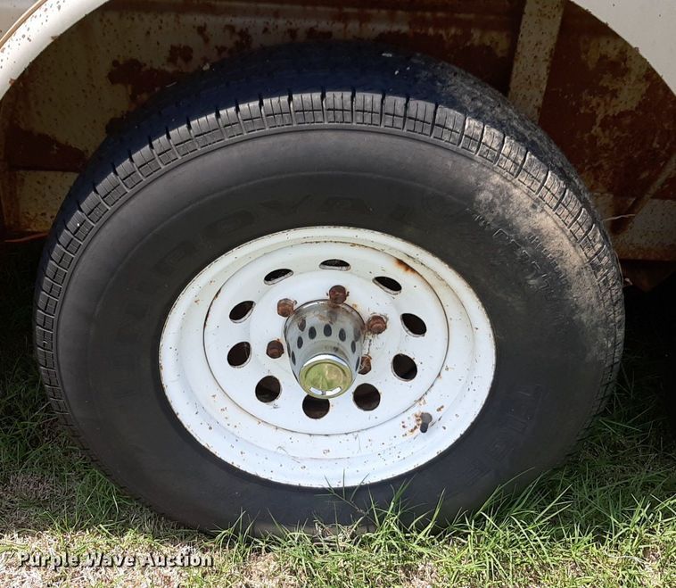 image for item NU9791 1998 WW livestock trailer