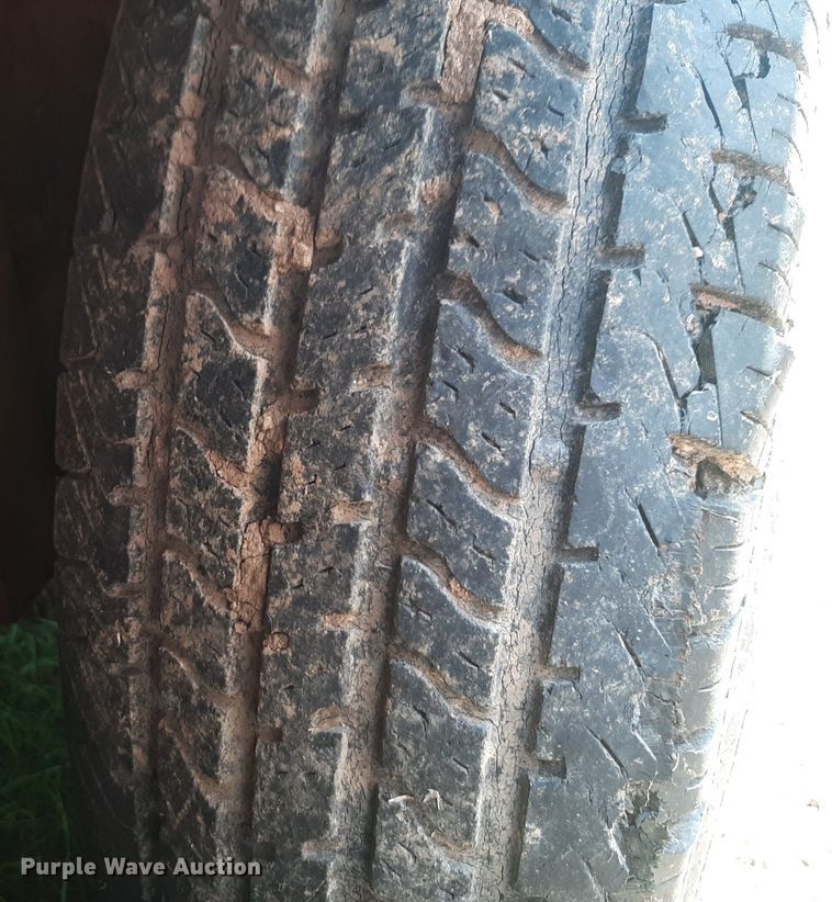 image for item NU9791 1998 WW livestock trailer