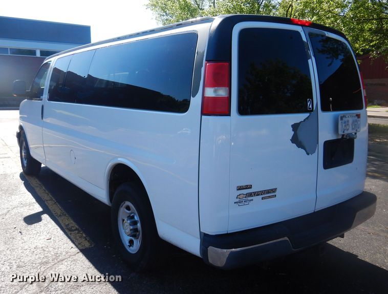 image for item NU9796 2011 Chevrolet  Express 3500 van