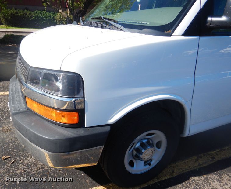image for item NU9796 2011 Chevrolet  Express 3500 van