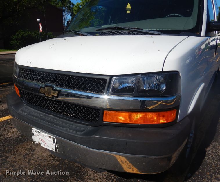 image for item NU9796 2011 Chevrolet  Express 3500 van