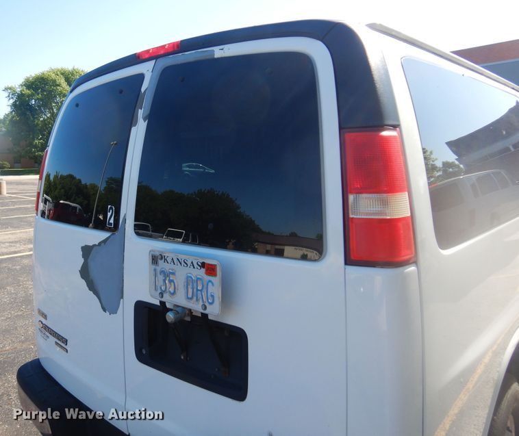 image for item NU9796 2011 Chevrolet  Express 3500 van