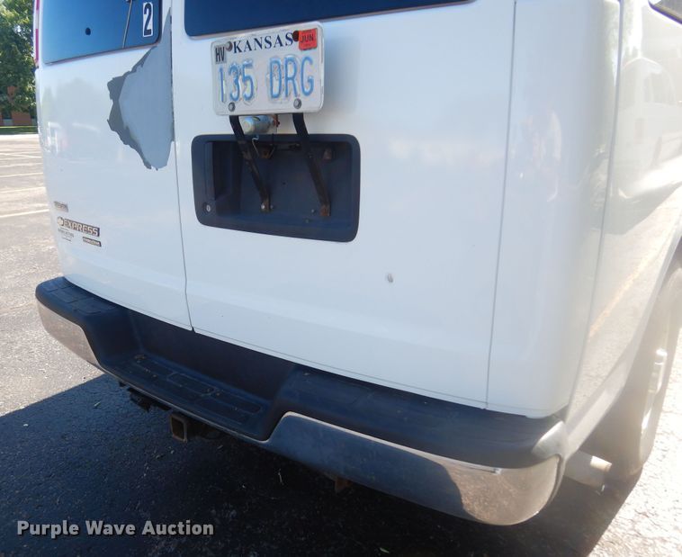 image for item NU9796 2011 Chevrolet  Express 3500 van