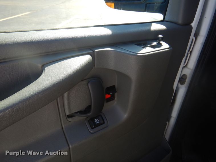 image for item NU9796 2011 Chevrolet  Express 3500 van