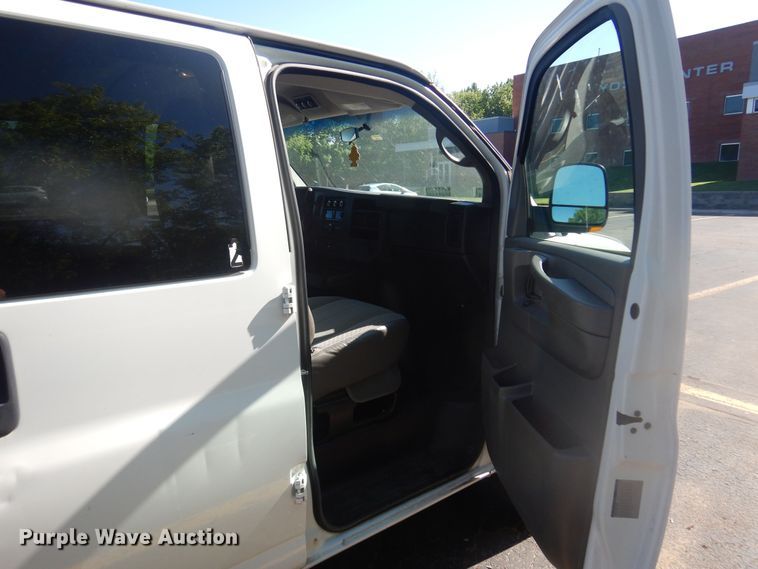 image for item NU9796 2011 Chevrolet  Express 3500 van