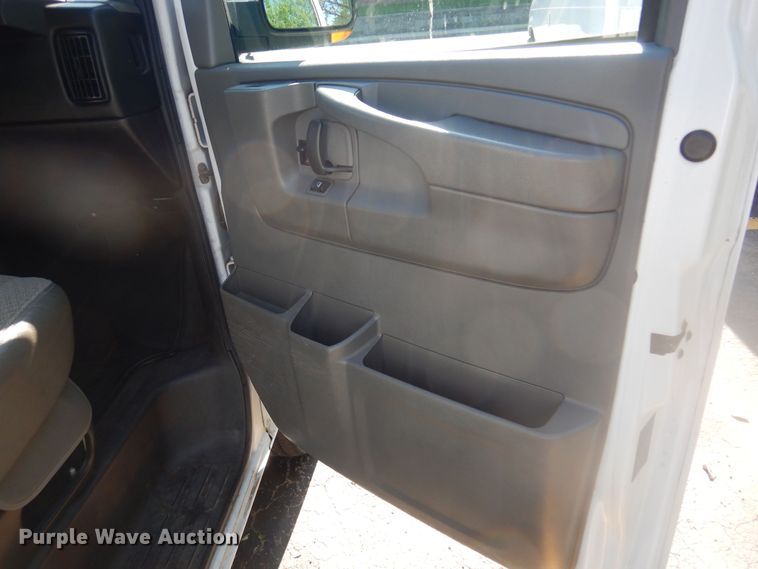 image for item NU9796 2011 Chevrolet  Express 3500 van