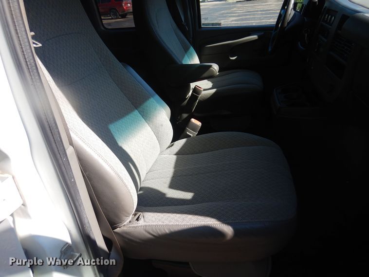 image for item NU9796 2011 Chevrolet  Express 3500 van