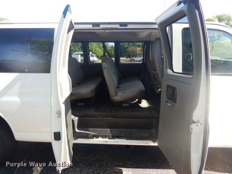 image for item NU9796 2011 Chevrolet  Express 3500 van