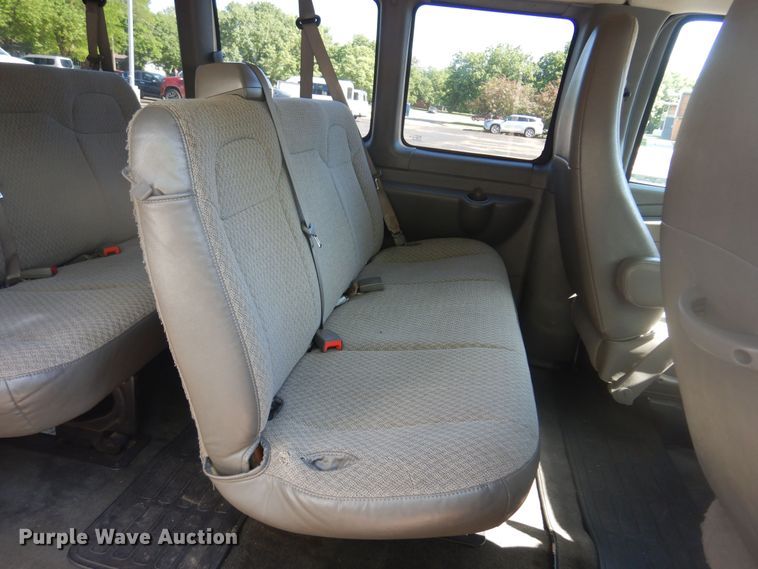 image for item NU9796 2011 Chevrolet  Express 3500 van