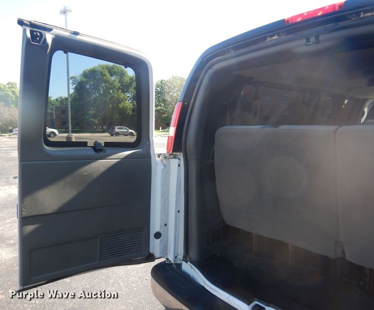 image for item NU9796 2011 Chevrolet  Express 3500 van