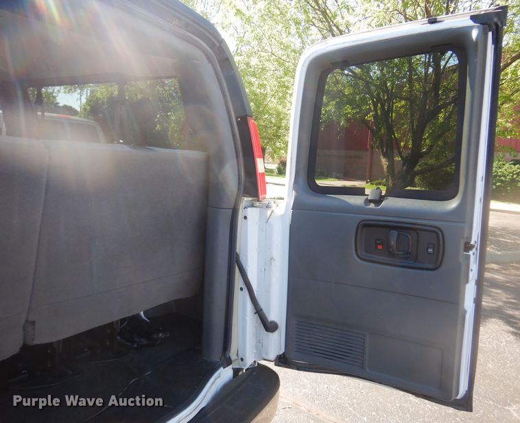 image for item NU9796 2011 Chevrolet  Express 3500 van