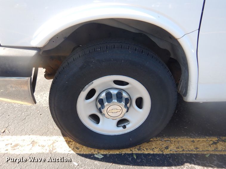 image for item NU9796 2011 Chevrolet  Express 3500 van