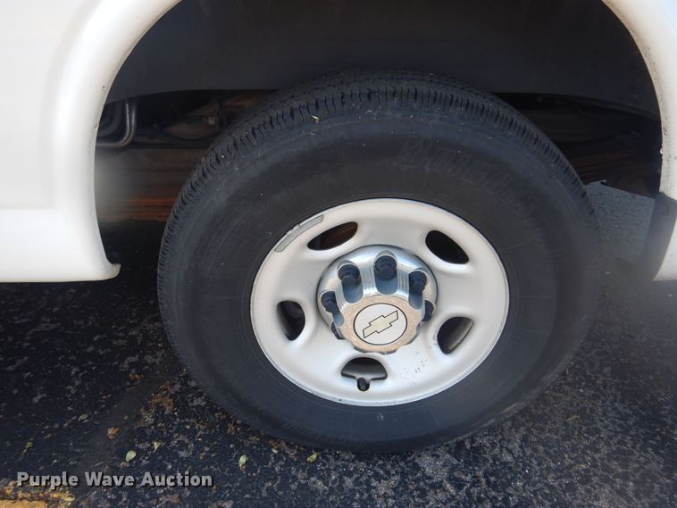 image for item NU9796 2011 Chevrolet  Express 3500 van