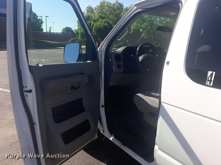 image for item NU9798 2009 Ford  E350 van