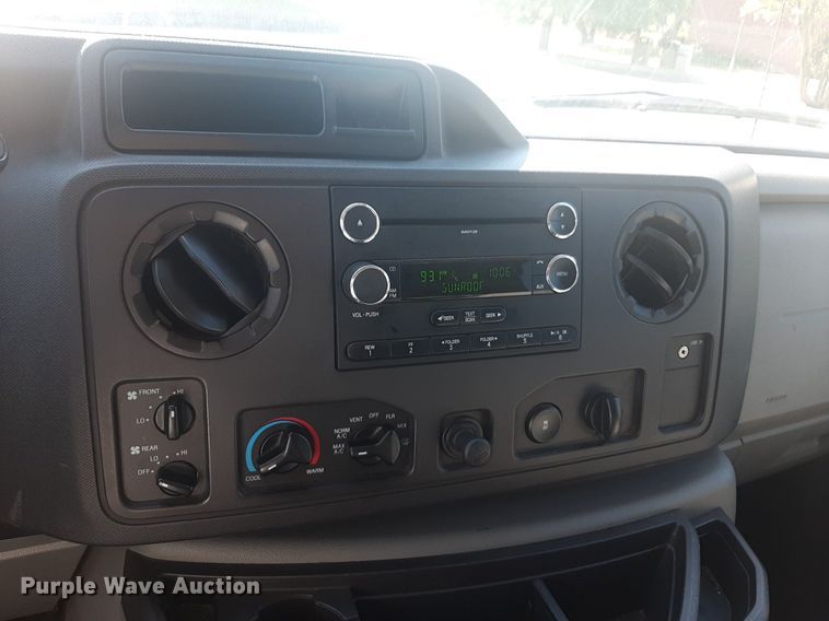 image for item NU9798 2009 Ford  E350 van