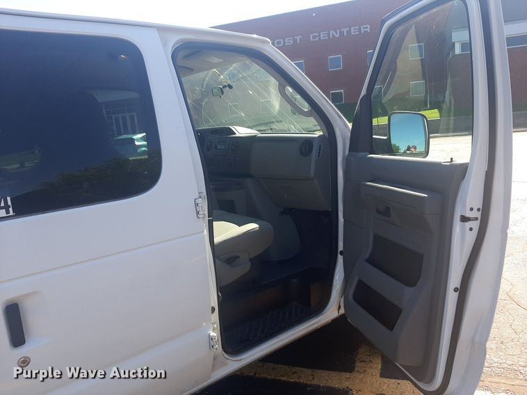 image for item NU9798 2009 Ford  E350 van