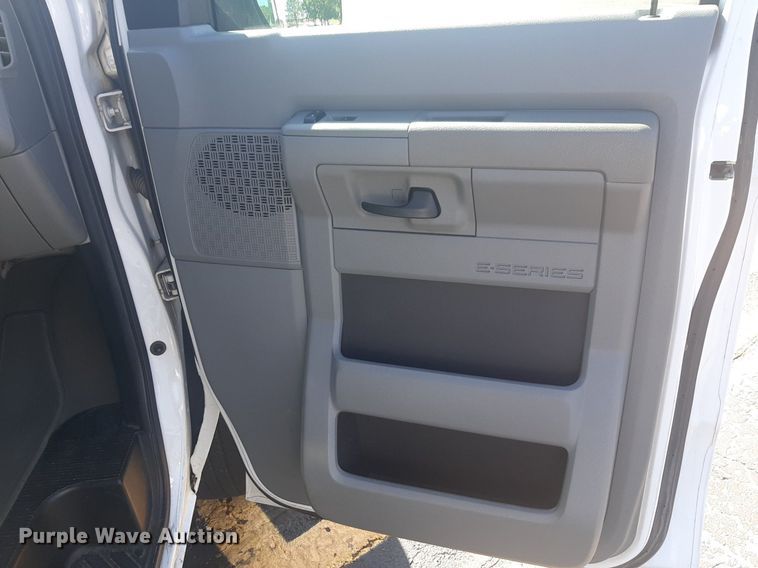 image for item NU9798 2009 Ford  E350 van