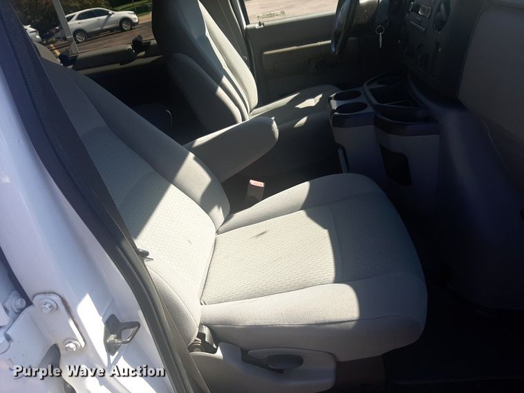 image for item NU9798 2009 Ford  E350 van