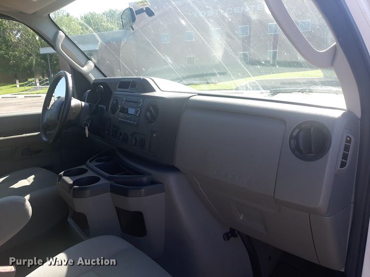 image for item NU9798 2009 Ford  E350 van