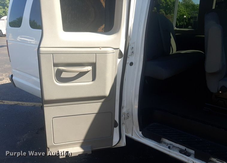 image for item NU9798 2009 Ford  E350 van