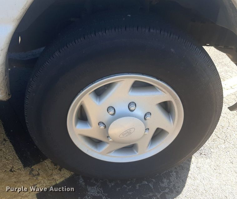 image for item NU9798 2009 Ford  E350 van