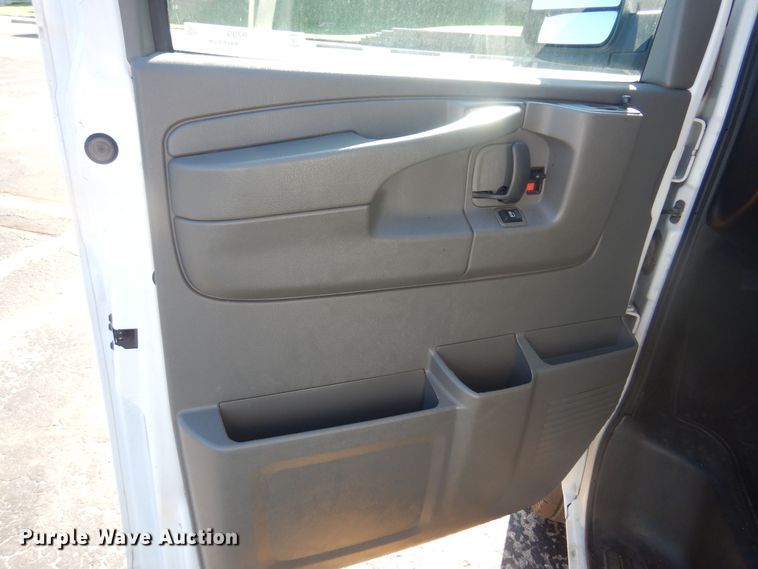 image for item NU9799 2014 Chevrolet  Express 3500 van