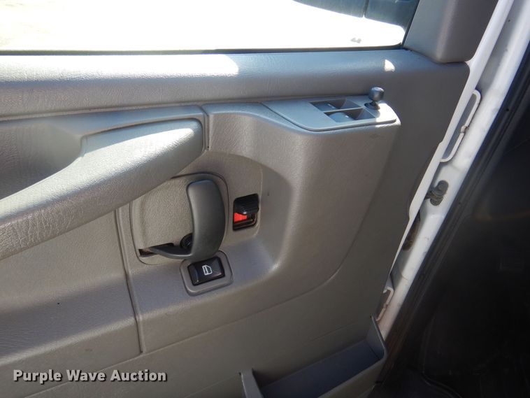 image for item NU9799 2014 Chevrolet  Express 3500 van