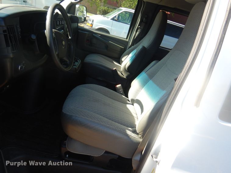 image for item NU9799 2014 Chevrolet  Express 3500 van