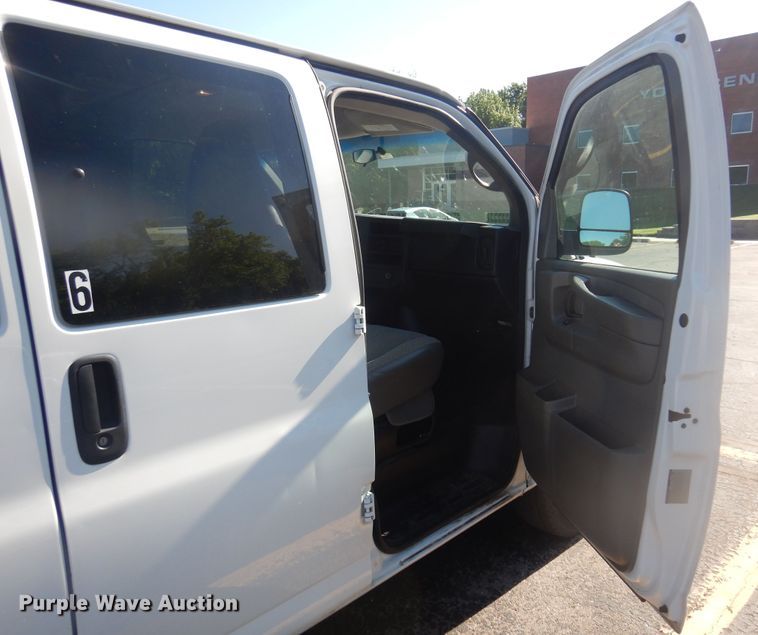 image for item NU9799 2014 Chevrolet  Express 3500 van