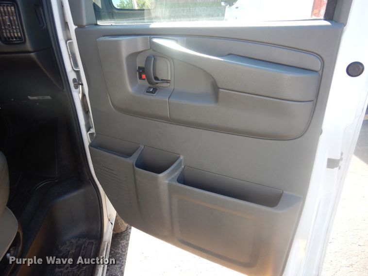 image for item NU9799 2014 Chevrolet  Express 3500 van