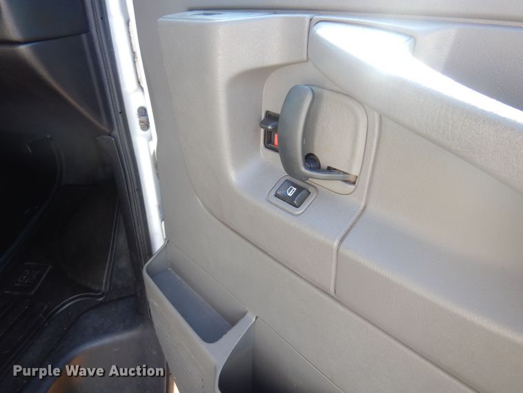 image for item NU9799 2014 Chevrolet  Express 3500 van