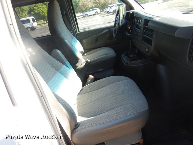 image for item NU9799 2014 Chevrolet  Express 3500 van