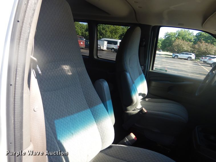 image for item NU9799 2014 Chevrolet  Express 3500 van