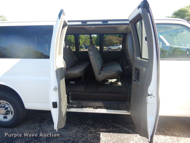 image for item NU9799 2014 Chevrolet  Express 3500 van