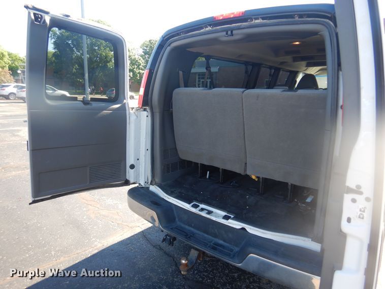 image for item NU9799 2014 Chevrolet  Express 3500 van